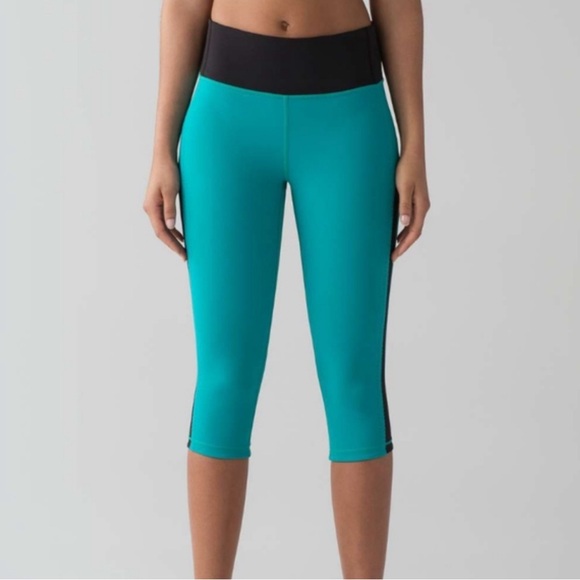 Lululemon Smooth Stride Crop Capri Legging 17” Viridian Green/Black Turquoise - Picture 1 of 11